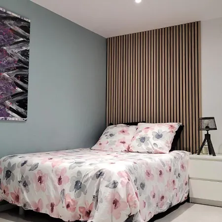 Au Pied Du Vieil Armand