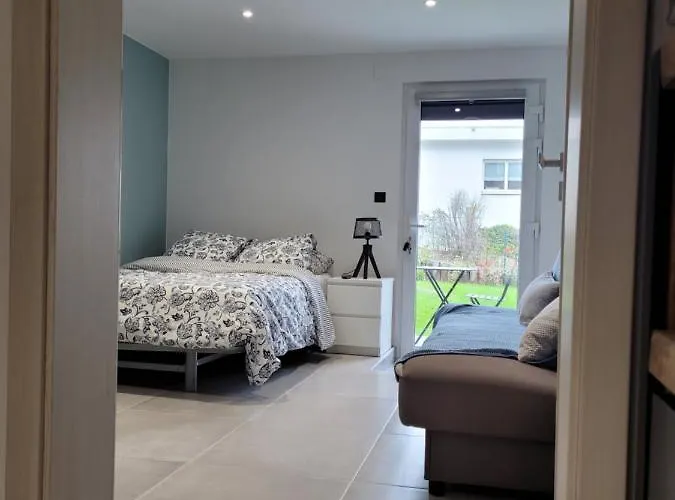 Au Pied Du Vieil Armand